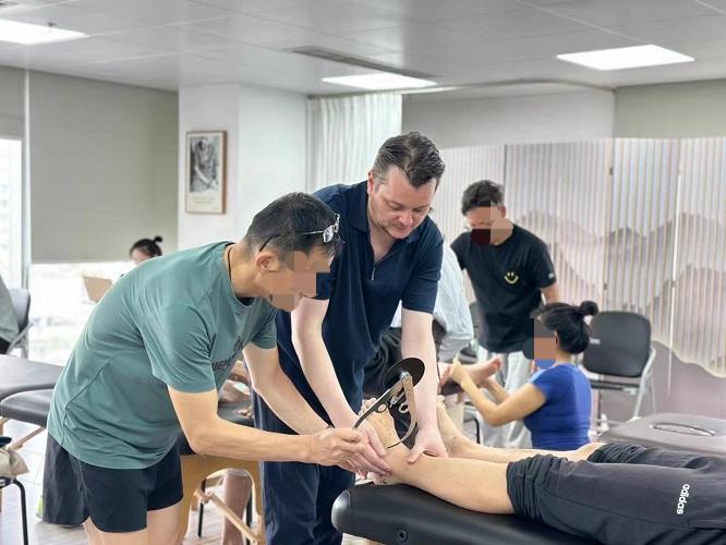 ICB培訓班，我們一直在努力用生物力學調整技術造?；颊?！